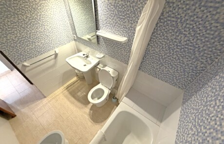APRYPRTX 12 Bathroom Overhead View - LeibTour: TOP aparthotels in Ibiza