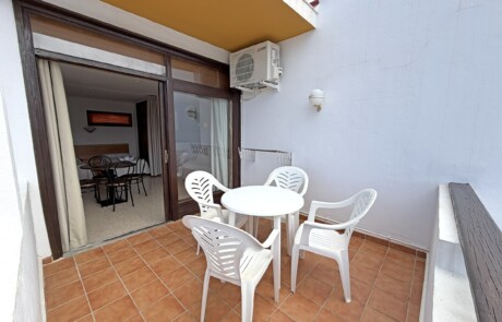 APRYPRTX 16 Balcony Table Chairs - LeibTour: TOP aparthotels in Ibiza