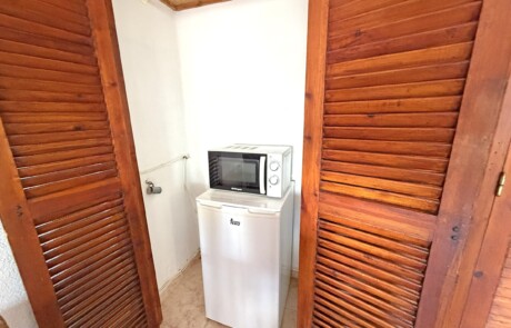 APRYPRTX 38 Fridge Microwave Closet - LeibTour: TOP aparthotels in Ibiza