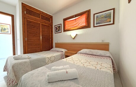 APRYPRTX 46 Twin Bedroom Wardrobe - LeibTour: TOP aparthotels in Ibiza