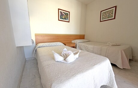 APRYPRTX 48 Twin Bedroom Bright - LeibTour: TOP aparthotels in Ibiza