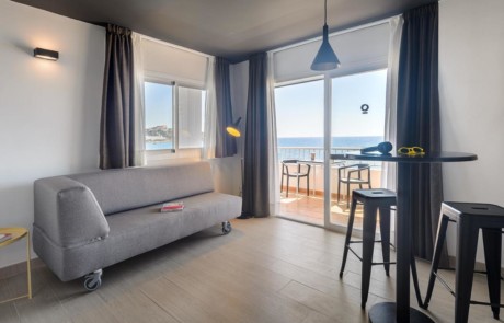 Amazing Cheap Apartment Pool Playa den Bossa PlayaJad16 Living Room - LeibTour: TOP aparthotels in Ibiza