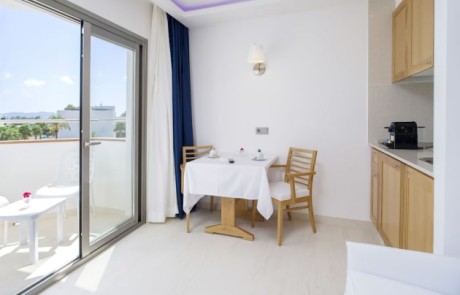 BONMYBOS 4 - LeibTour: TOP aparthotels in Ibiza