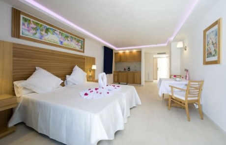 BONMYBOS 8 - LeibTour: TOP aparthotels in Ibiza