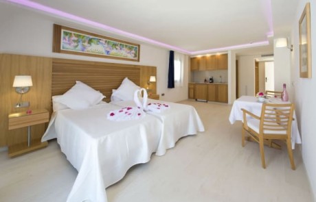 BONMYBOS 9 - LeibTour: TOP aparthotels in Ibiza