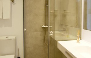 Beautiful quiet apartment Santa eulalia by the sea bonllap bathroom - LeibTour: TOP aparthotels in Ibiza