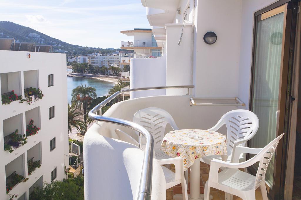 Beautiful quiet apartment Santa eulalia by the sea - bonllap - terrace Portfolio: Nice view Terrace, ♥ of Downtown, ⛱Beach 50 m - Property Code: BONLLAP