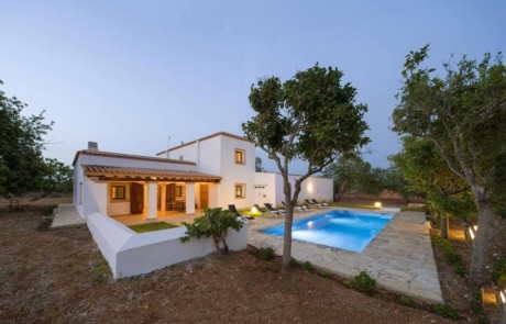 Breathtaking Pool Villa Santa Gertrudis – IBIZA VillaVicen20 - LeibTour: TOP aparthotels in Ibiza