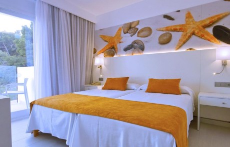 Bright large family apartment by the sea BALRESMIG Bedroom - LeibTour: TOP aparthotels in Ibiza