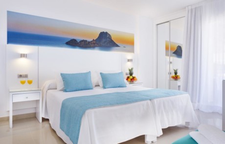 Bright large family apartment by the sea BALRESMIG Bedroom2 - LeibTour: TOP aparthotels in Ibiza