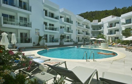 Bright large family apartment by the sea BALRESMIG Swimming pool - LeibTour: TOP aparthotels in Ibiza