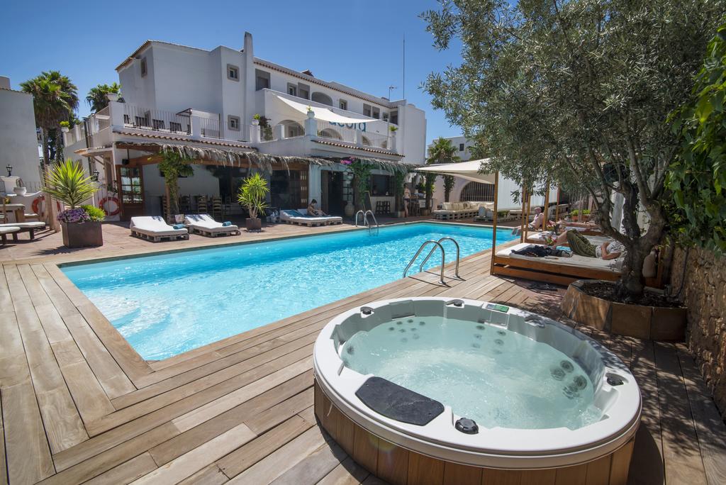 CRASEIBZ 19 - LeibTour: TOP aparthotels in Ibiza