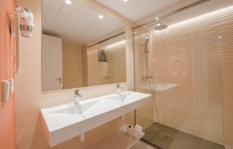Central bright and lovely apartment up to 3 guests LSANAPSA bathroom3 - LeibTour: TOP aparthotels in Ibiza