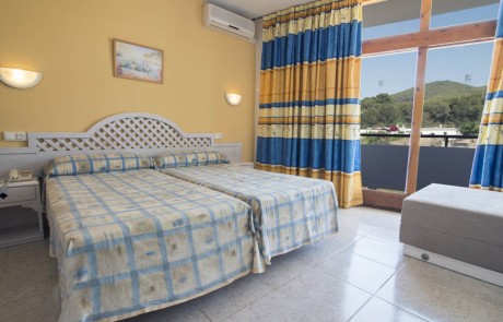 Central cheap Hotel with terrace SANTA EULALIA htl seazme Room4 2 - LeibTour: TOP aparthotels in Ibiza
