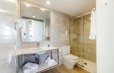 Charming quiet family apartment MARSABAH Bathroom - LeibTour: TOP aparthotels in Ibiza