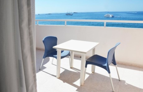 Cheap nice central apartment IBIZA PANAPIB Terrace 1 - LeibTour: TOP aparthotels in Ibiza