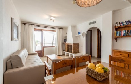 Cozy Apartment with Pool on the beach S.ta Eulalia SEUROS Living room 3 - LeibTour: TOP aparthotels in Ibiza