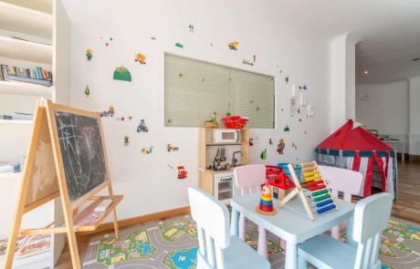 Cozy Apartment with Pool on the beach S.ta Eulalia SEUROS Play room - LeibTour: TOP aparthotels in Ibiza