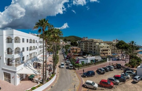 Cozy Apartment with Pool on the beach S.ta Eulalia SEUROS View 1 - LeibTour: TOP aparthotels in Ibiza