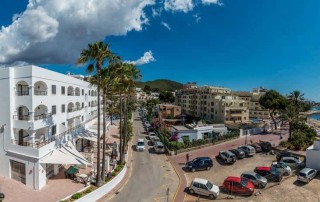 Cozy Apartment with Pool on the beach S.ta Eulalia SEUROS View - LeibTour: TOP aparthotels in Ibiza