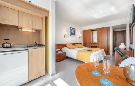 Cozy Apartment with large pool city heart SAN ANTONIO SIRAPSAN Living - LeibTour: TOP aparthotels in Ibiza