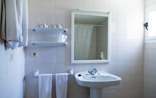 Cozy bright apartment pool SAN ANTONIO BAY SAMARCL Bathroom - LeibTour: TOP aparthotels in Ibiza