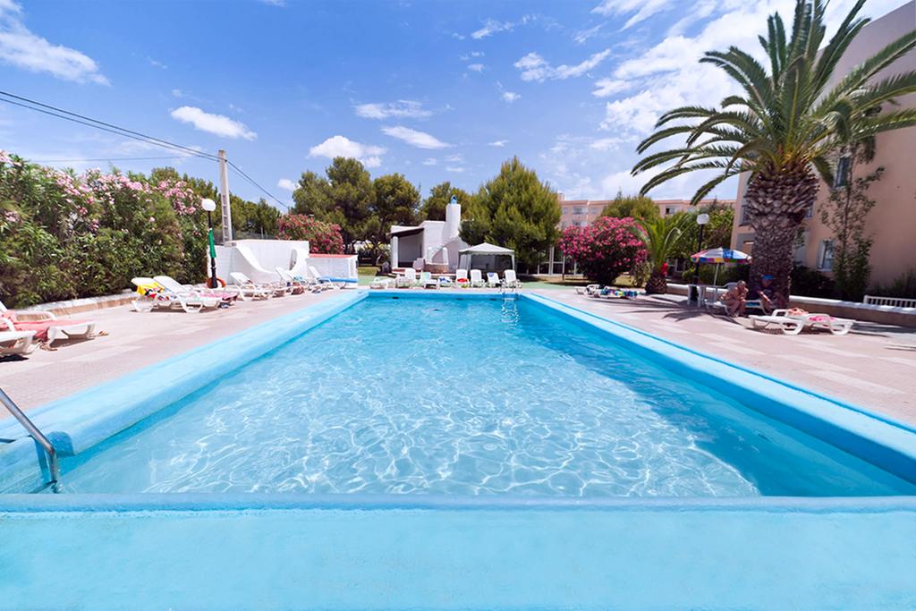 MID SEASON EXCLUSIVE OFFER PROMOTION FOR IBIZA - Leibtour Portfolio: Bright holiday apartments close to the beach with gym and pool, SAN ANTONIO BAY - Property Code: SAMARCL