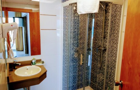 Crazy Party apartment Playa den Bossa IBJTAPT Bathroom 3 - LeibTour: TOP aparthotels in Ibiza