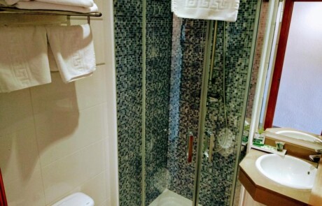 Crazy Party apartment Playa den Bossa IBJTAPT Bathroom 4 - LeibTour: TOP aparthotels in Ibiza