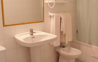 Crazy Party apartment Playa den Bossa IBJTAPT Bathroom3 - LeibTour: TOP aparthotels in Ibiza