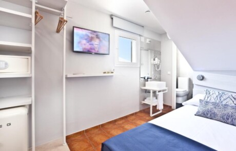 Downtown Stilish Design Room HTL IBRYMAR Bedroom 7 - LeibTour: TOP aparthotels in Ibiza