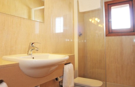 Elegant Apartment Playa den Bossa Sea View Bathroom BayBossa19 - LeibTour: TOP aparthotels in Ibiza