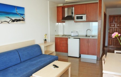 Elegant Apartment Playa den Bossa Sea View Kitchen BayBossa19 - LeibTour: TOP aparthotels in Ibiza