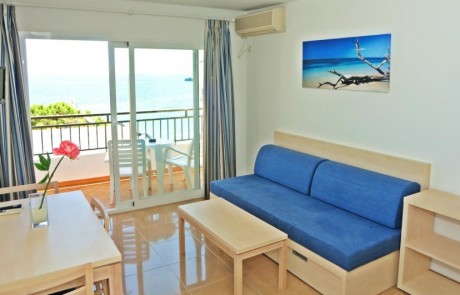 Elegant Apartment Playa den Bossa Sea View Living Room BayBossa19 - LeibTour: TOP aparthotels in Ibiza