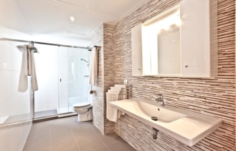 Elegant large and bright Apartment by the sea APBAHSE Bathroom - LeibTour: TOP aparthotels in Ibiza