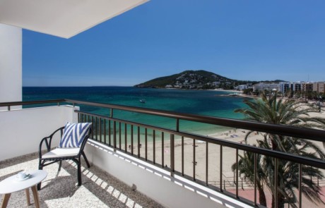 Elegant large and bright Apartment by the sea APBAHSE terrace - LeibTour: TOP aparthotels in Ibiza