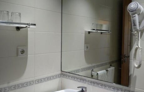 Elegant large apartment with pool NERAPSA Bathroom - LeibTour: TOP aparthotels in Ibiza