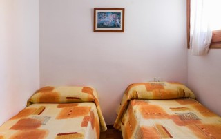 Group accommodation large holiday apartment. PLAYA D EN BOSSA Bossarlz Bedroom 2 - LeibTour: TOP aparthotels in Ibiza
