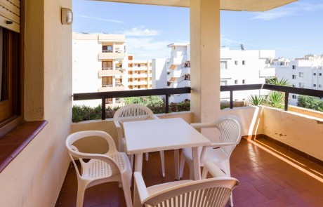Group accommodation large holiday apartment. PLAYA D EN BOSSA Bossarlz Terrace - LeibTour: TOP aparthotels in Ibiza