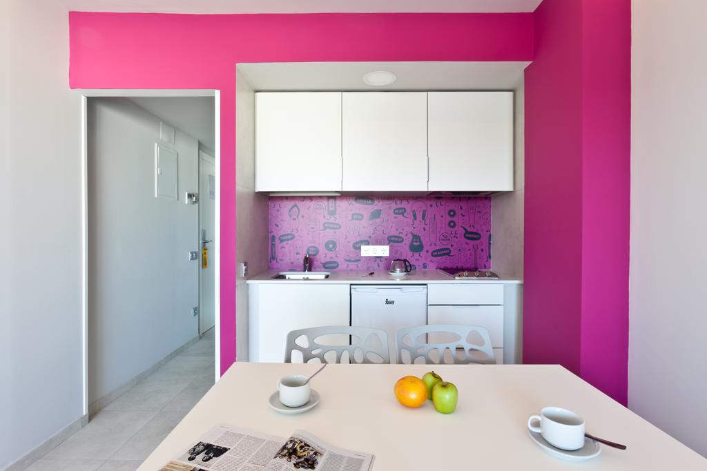 MID SEASON EXCLUSIVE OFFER PROMOTION FOR IBIZA - Leibtour Portfolio: Ibiza town • Figueretas Stylish Apt w/pool and Bar - Property Code: RYDOWNIB