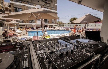 Ibiza Modern Party Apartment with pool IBIZA RYDOWNIB Pool Party - LeibTour: TOP aparthotels in Ibiza