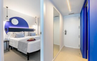 JBQBLUE bedroom corridor - LeibTour: TOP aparthotels in Ibiza