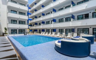 JBQBLUE pool round daybed - LeibTour: TOP aparthotels in Ibiza