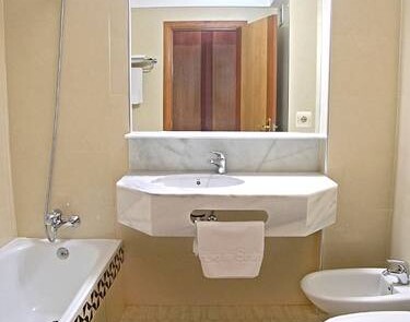 LAKAPT 2 - LeibTour: TOP aparthotels in Ibiza