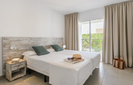 Large bright apartment with pool in Sant Antonio BAHIARIV Bedroom - LeibTour: TOP aparthotels in Ibiza