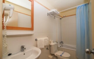 Large comfortable apartment with pool and private parking SEUCALU Bathroom 1 - LeibTour: TOP aparthotels in Ibiza