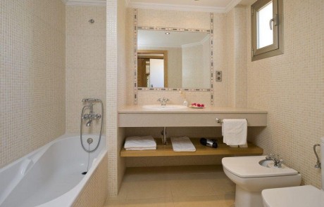 Luxury Playa den Bossa Ibiza Modern Studio Apartment PLAYA DEN BOSSA IBAPPRE Bathroom 2 - LeibTour: TOP aparthotels in Ibiza