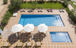 Luxury Playa den Bossa Ibiza Modern Studio Apartment PLAYA DEN BOSSA IBAPPRE Overview pool 2 - LeibTour: TOP aparthotels in Ibiza