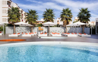 Luxury Swimming Pool Apartment PLAYA D EN BOSSA Ibsuapt swimming pool - LeibTour: TOP aparthotels in Ibiza