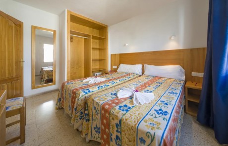 Nice Cozy Apartment with Pool PLAYA DEN BOSSA VICEGRELI Bedroom 3 1 - LeibTour: TOP aparthotels in Ibiza